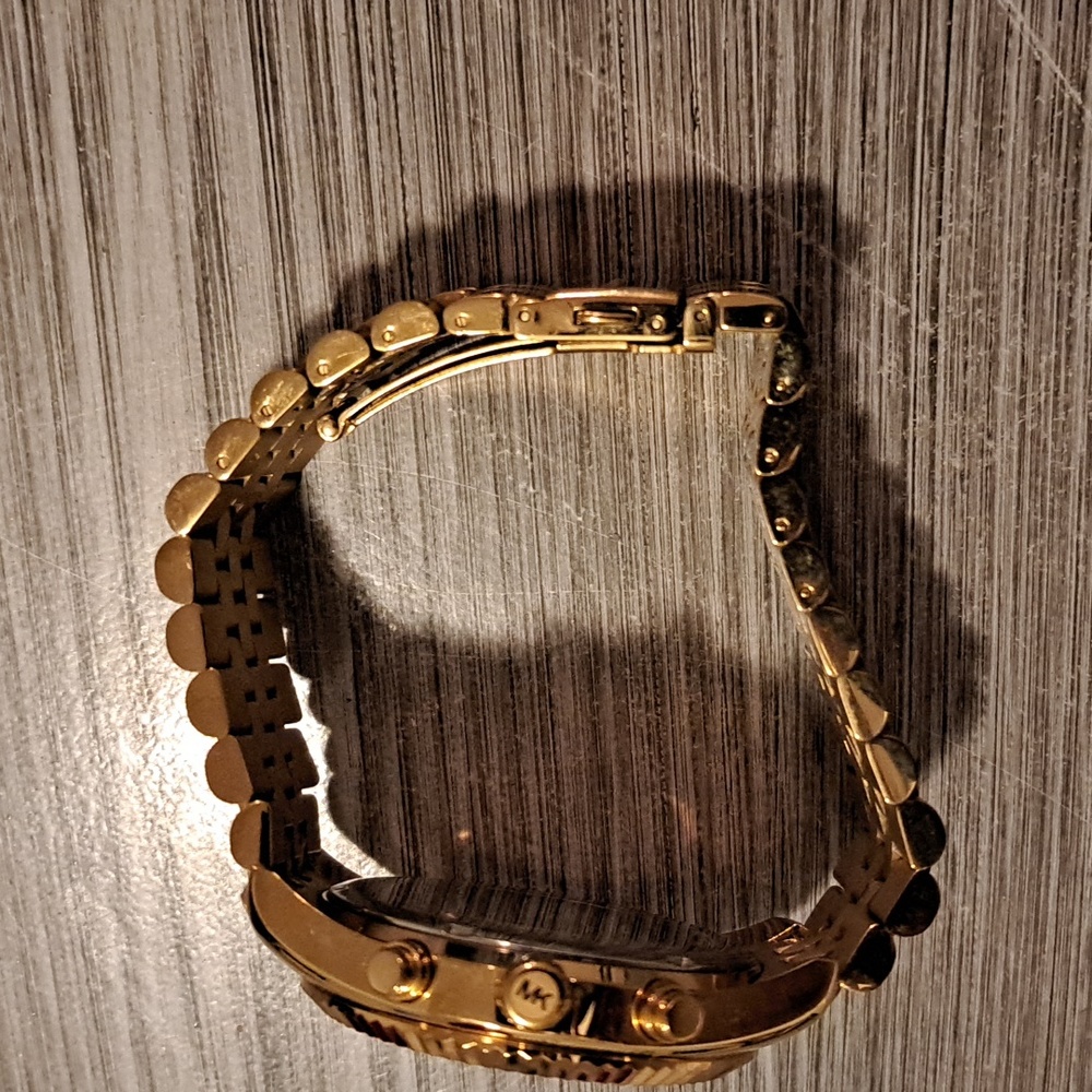 Watch - Picture 2 of 5